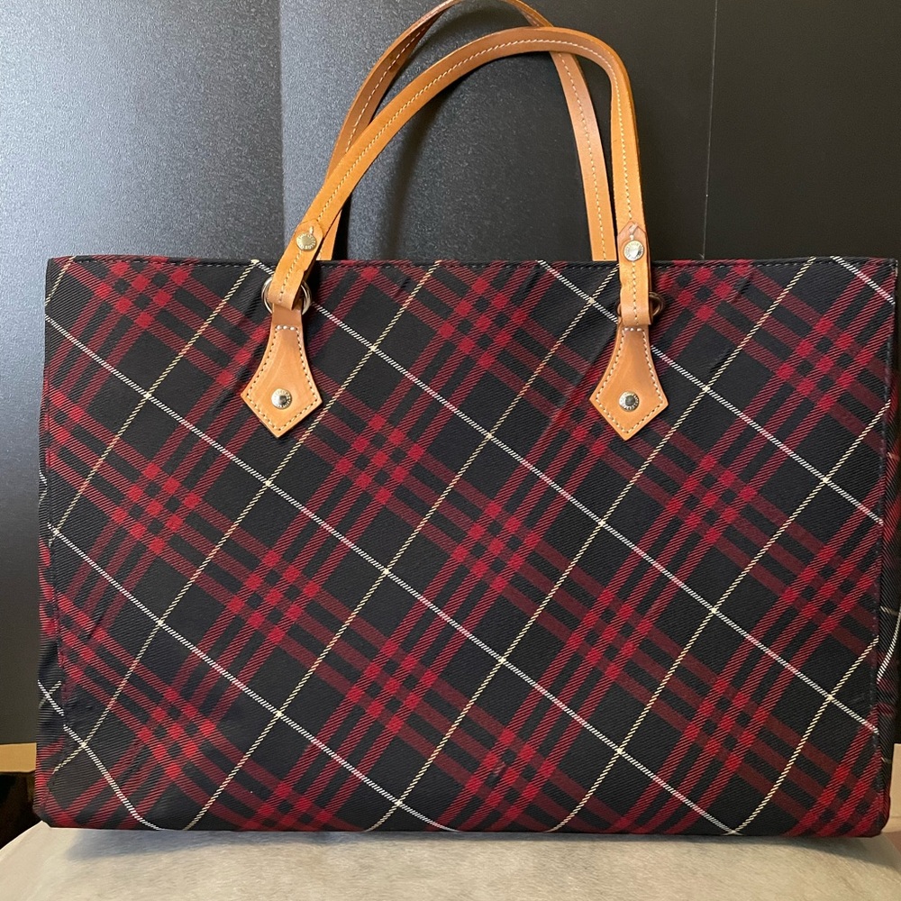 Authentic Burberry tote - Picture 4 of 16